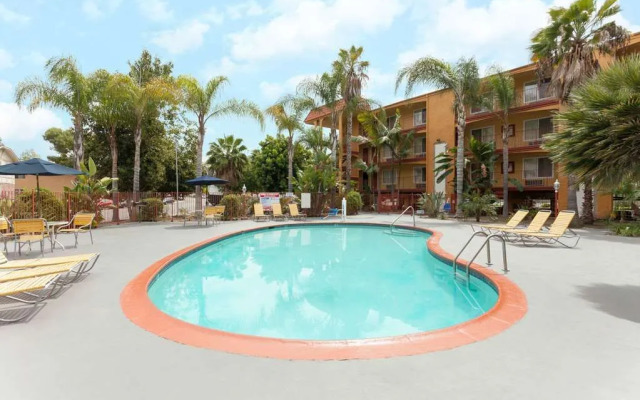 Days Inn & Suite Qualcomm Stadium/sdsu