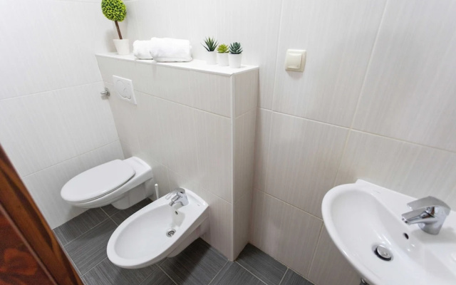 Spacious 2bdr Apartment With a Cute Balcony