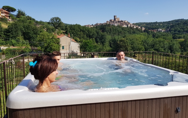 Agriturismo Castello delle Fornaci - Private Jacuzzi
