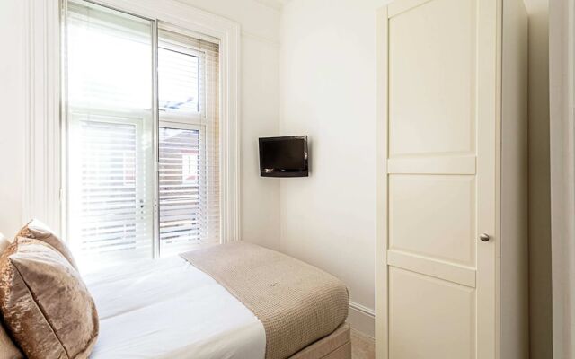 Stylish Apartment In Leafy Richmond
