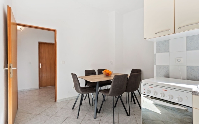 Simplistic Apartment in Vir With Garden