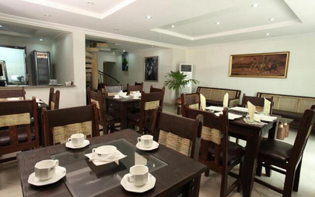 Prince Of Anthony 1960 Hotel-apartment