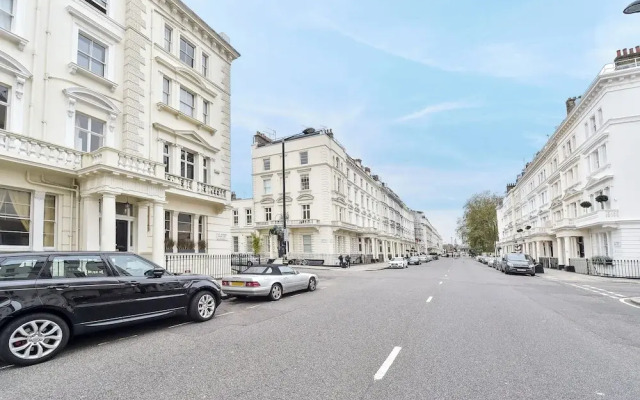 Smart 2 bedroom flat near Pimlico Tube