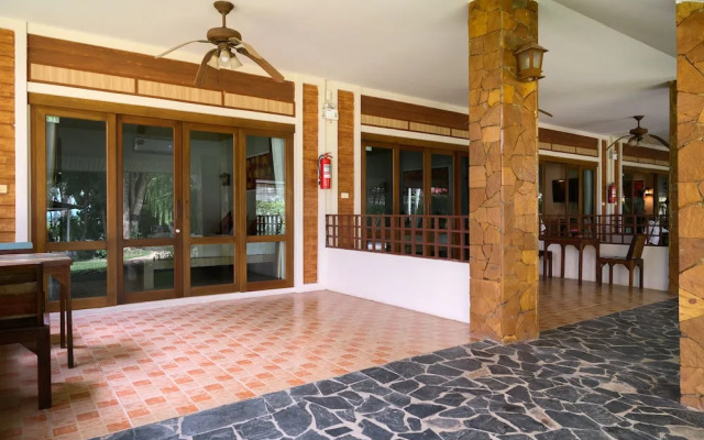 Uthai River Lake Resort