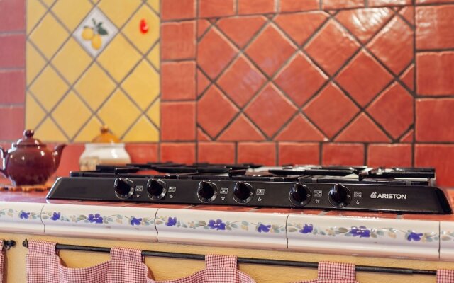 Lovely Holiday Home in Chianni With Swimming Pool