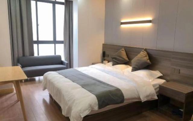 Baoyi Business Hotel
