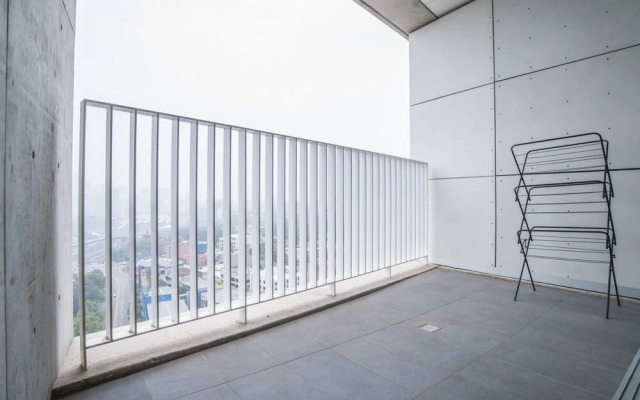 Home With Convenient Location! Close to Train&cbd