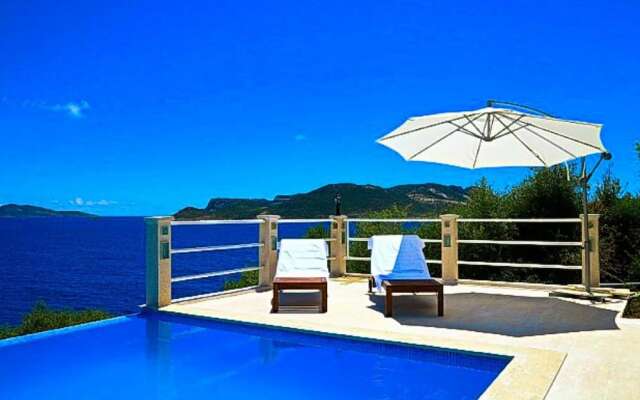 Villa Paloma by Villatatilin