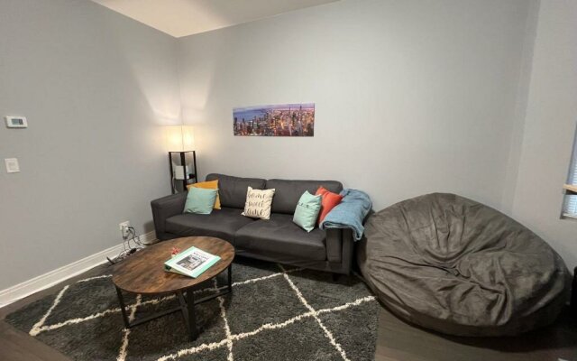 Lovely Logan Square 2-Bedroom in Chicago