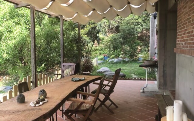 Between Trees Bnb