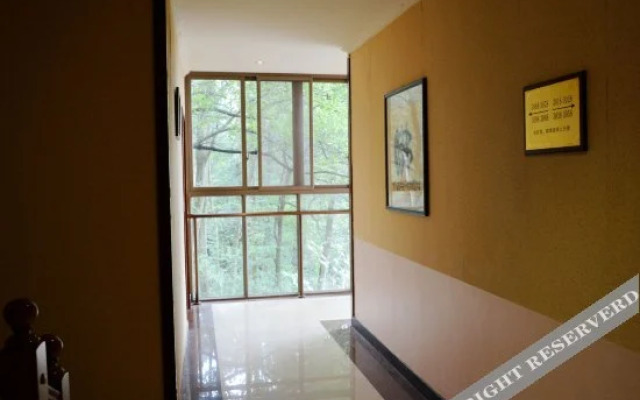 Nongyue Emei Shanju Hostel