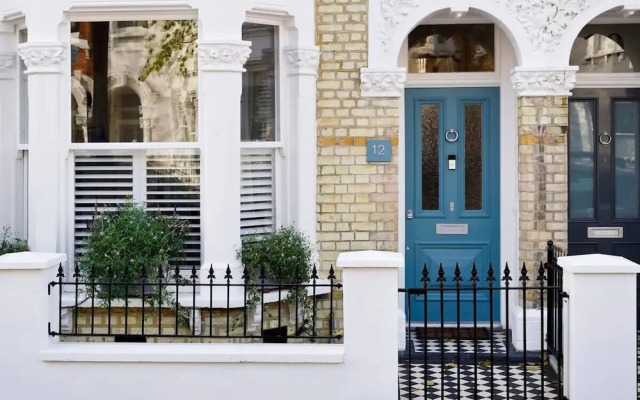 Spacious 4 Bed House, Battersea
