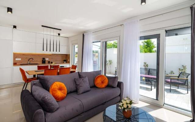 Villa in Zaton With Swimming Pool