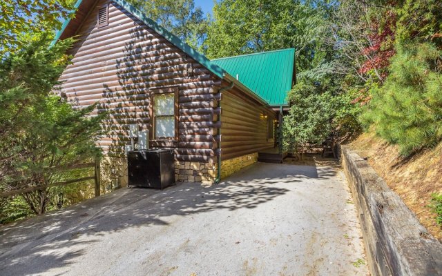 Smoky Bear Lodge by Jackson Mountain Homes