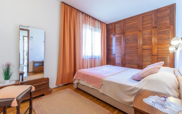 Stunning Home in Lokva Rogoznica With 4 Bedrooms and Wifi