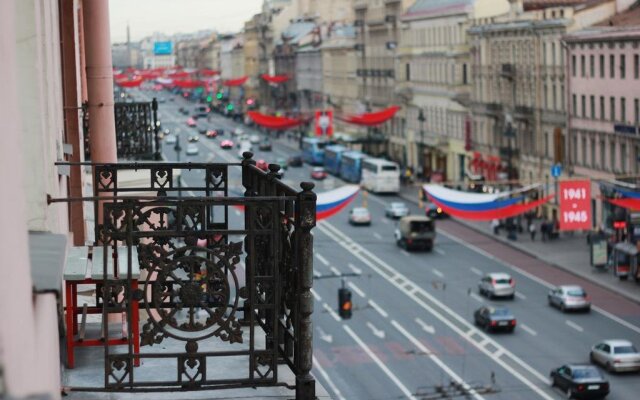 Tabouret Rooms Nevsky