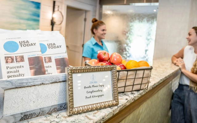 Palmera Inn and Suites