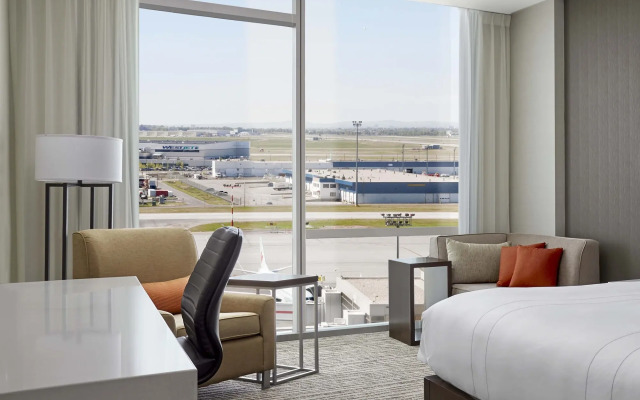 Calgary Airport Marriott In-Terminal Hotel