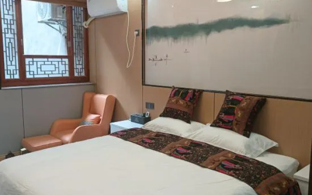 Guju Famous Hotel