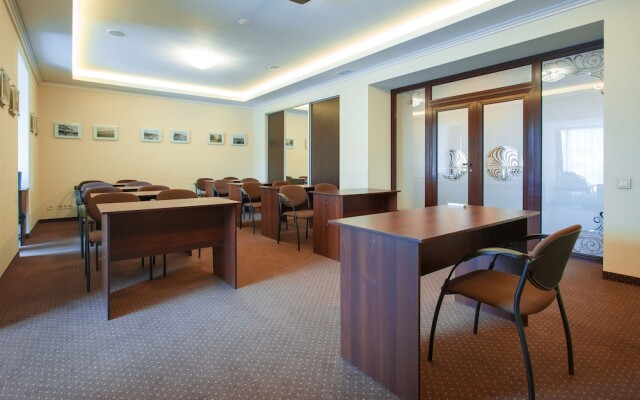 Abri Hotel