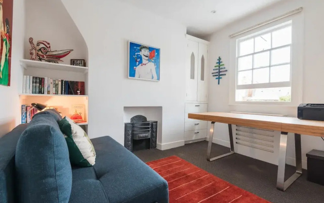 Beautiful Chiswick Home With Garden