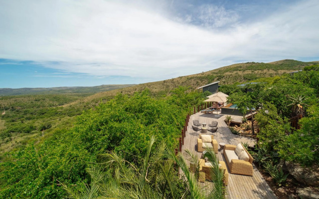 Rhino Ridge Safari Lodge