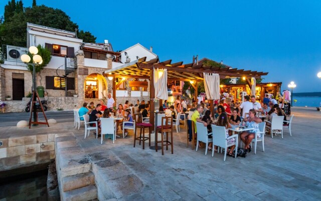 Apartments Maialena-modernly Furnished and With Nice Garden