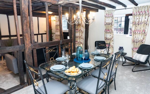 Karah Suites - Queen Annes Court