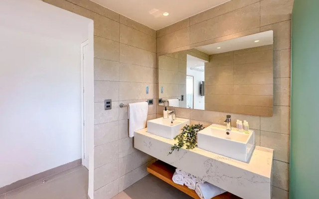 Luxury Penthouse 3 Bedroom Ocean Views