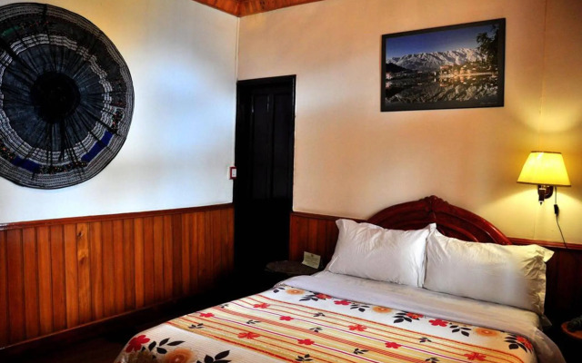 Cat Cat Sunrise Hotel