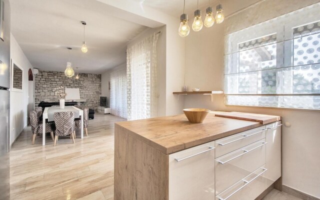 Awesome Home in Premantura With Wifi and 5 Bedrooms