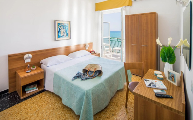 Mayola Hotel