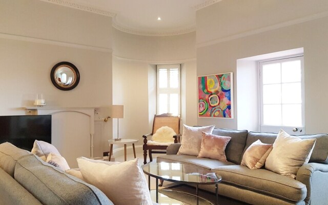 Grand Edinburgh Castlehill Apartment