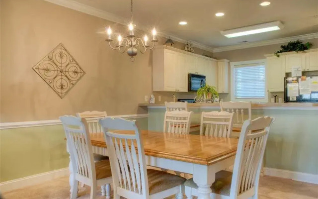 Magnolia Pointe 203 4833P 2 Br condo by RedAwning