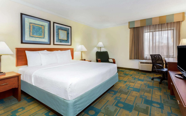 La Quinta Inn by Wyndham Chicago Willowbrook