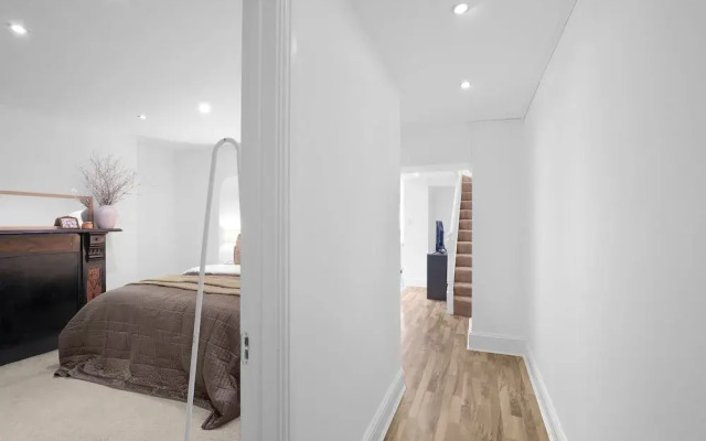 Luxury 3BR 2BA with Hot Tub and Garden