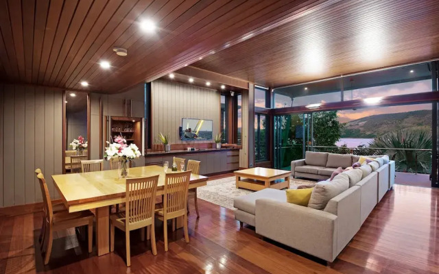 Yacht Club Villa 33-Serenity-Ocean Views with Golf Buggy