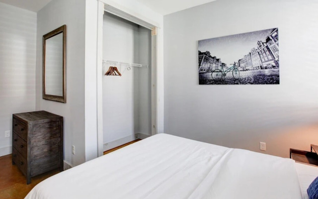 3 bedroom, East 18th Street