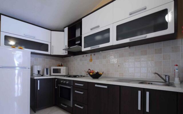 Goran - in the center of the city - A3-CRNO-BIJELI (2+2)