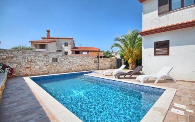 Holiday home Stinjan Prilaz Plazina