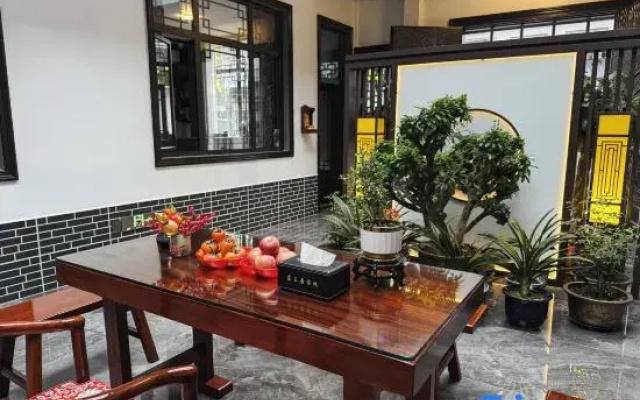 "Lingshi Dongwang Residence (Wang Family Courtyard Lodge
