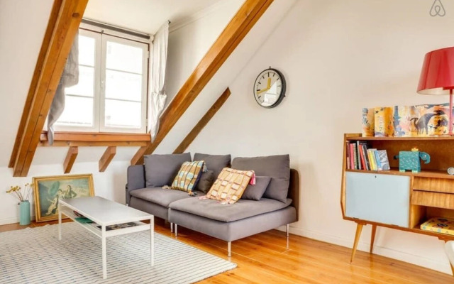 Charming, Light-filled Loft Apartment in Alfama