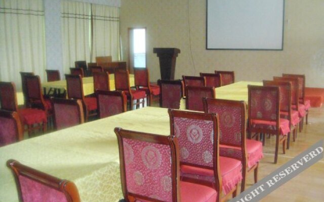 Quzhou Crown Holiday Hotel