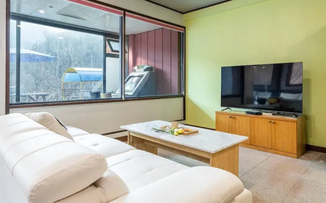 Gapyeong Poin Poolvilla Pension