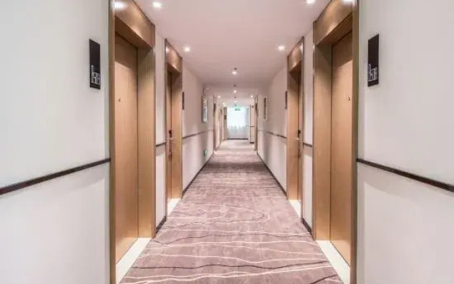 City Comfort Inn Hotel (Wuzhou Taiyang Plaza Wanda)