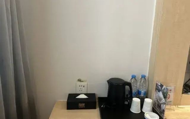 Ease Hotel (Xi'an Chang'an Square North Road)