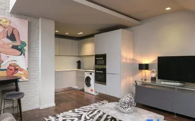 The Galleries II - Covent Garden - by Frankie