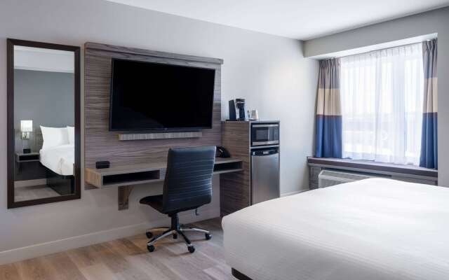 Microtel Inn & Suites by Wyndham Kanata Ottawa West