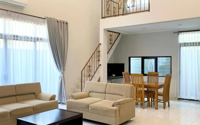 The Nalaya Hotel & Resto