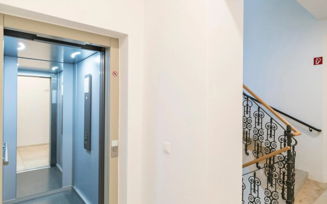 Prater Balcony Suite by ichbucheAT